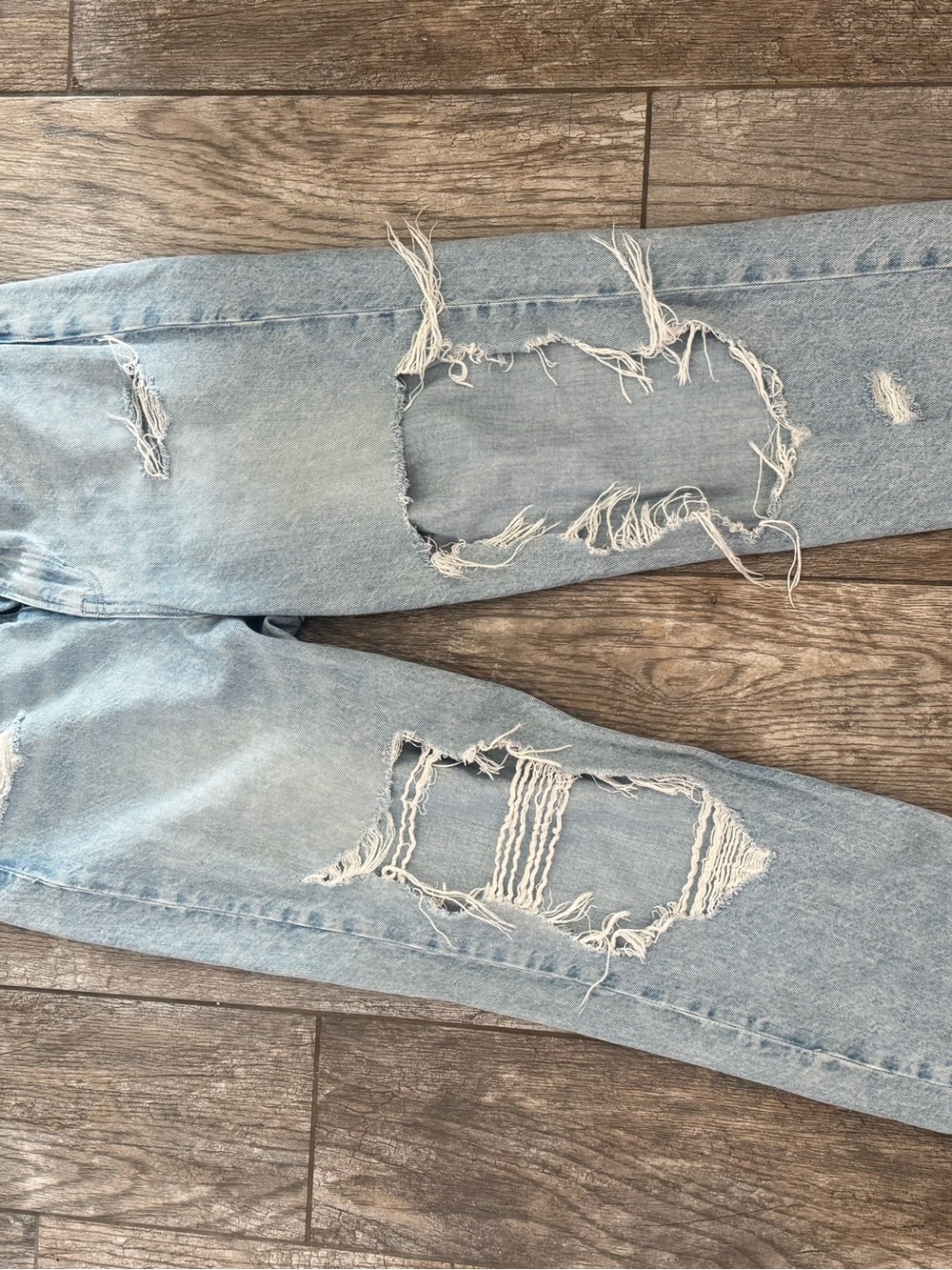 American Eagle Outfitters Light Wash Distressed Ripped Jeans